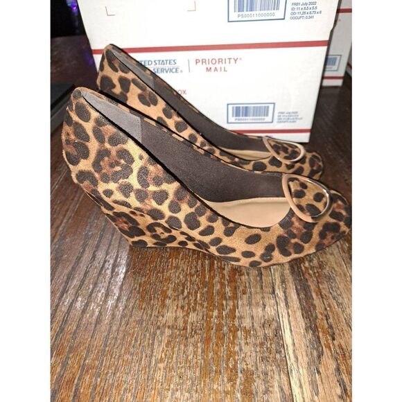 10M Pierre Dumas Cheetah Leopard Wedge High Heel Buckle Detail Brown Black - Picture 4 of 9